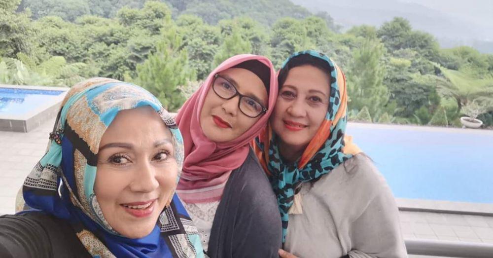 Kompak Sejak Dulu, 10 Foto Yati Octavia, Camelia Malik, Yessy Gusman