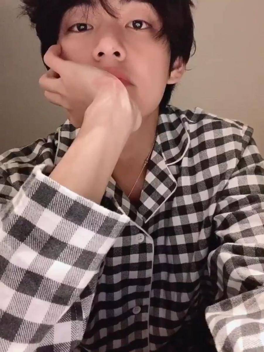 twitter.com/BTS_twt