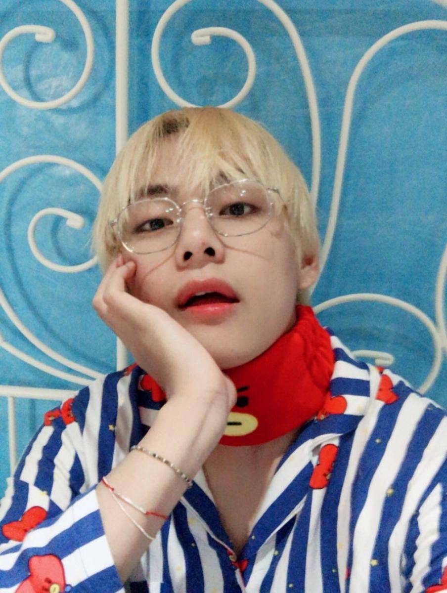 twitter.com/BTS_twt
