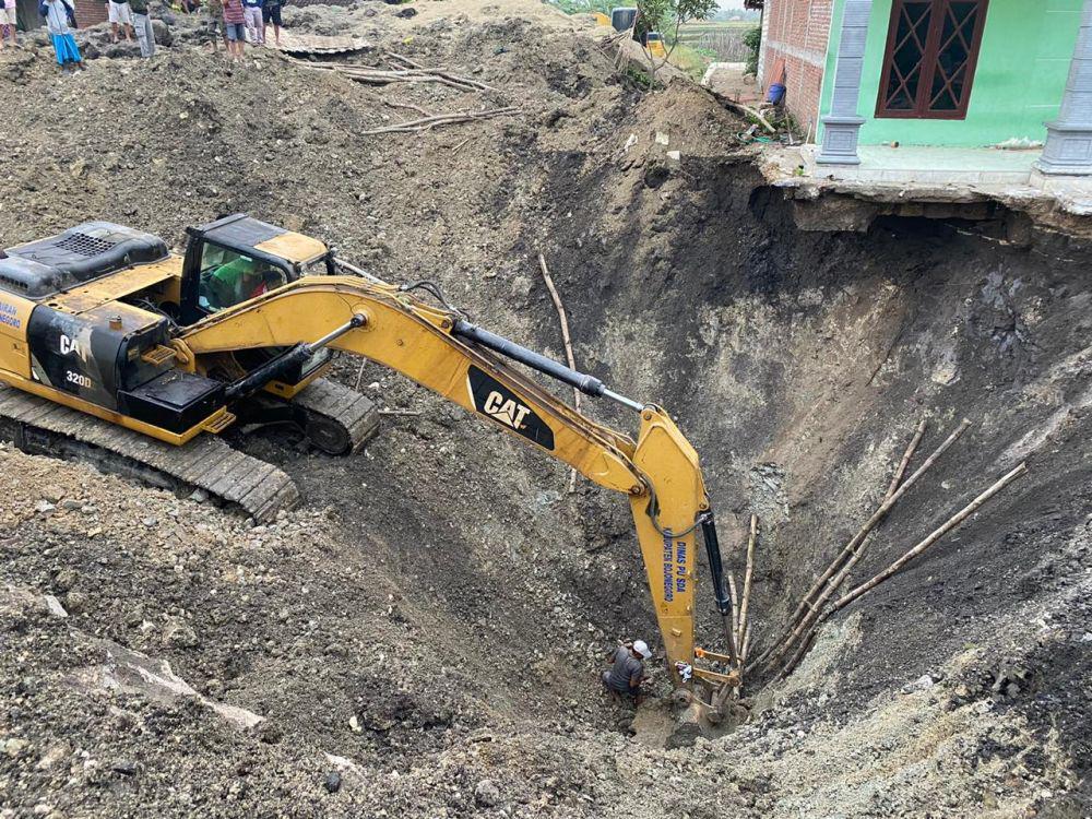 Tertimbun Longsor, Tukang Gali Sumur di Bojonegoro Belum Ditemukan