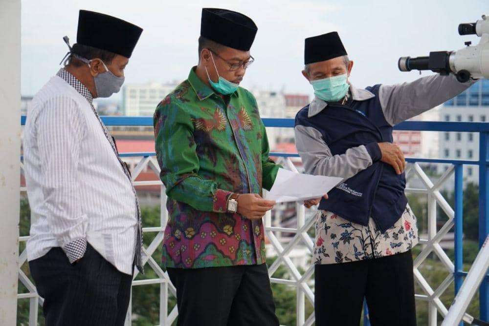 Proses pemantauan hilal di Palembang (IDN Times/Kemenag Sumsel)