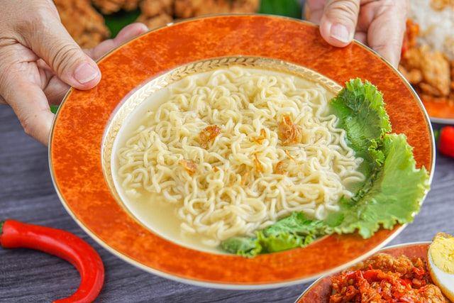 Unik dan Gak Biasa, 6 Sayuran Daun Liar buat Teman Mi Instanmu!