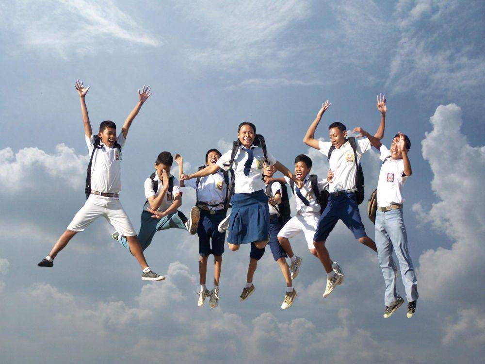 radiocakrabandung.com