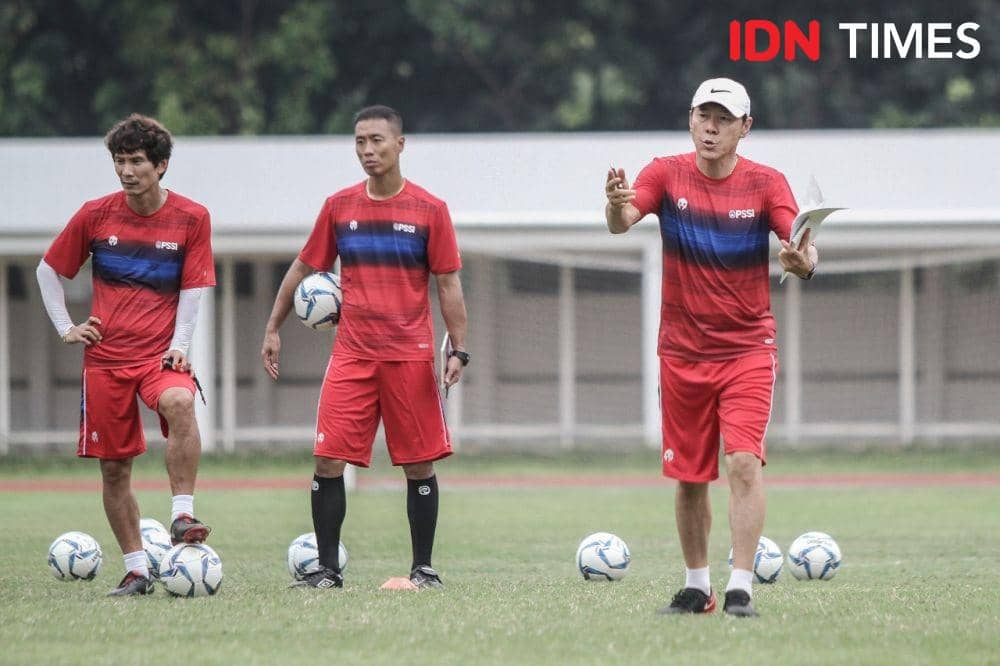 Shin Tae-yong saat memimpin latihan Timnas Indonesia (IDN Times/Herka Yanis)