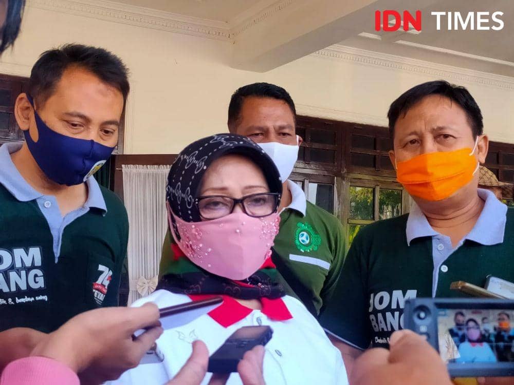 Bupati Jombang Mundjidah Wahab bersama Sekda dan OPD saat diwawancara pada peringatan HANI 26 Juni 2020 lalu. IDN Times/Dok. Zainul Arifin