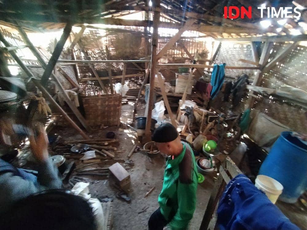 Kondisi rumah penerima bantuan Kemensos di Bandung Barat. (IDN Times/Bagus F)
