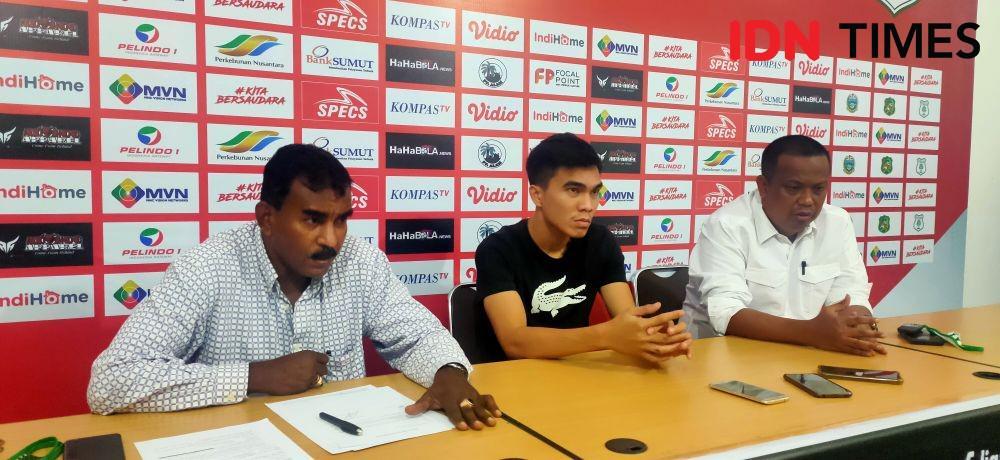 Paulo Sitanggang bersama manajemen PSMS (IDN Times/Doni Hermawan)