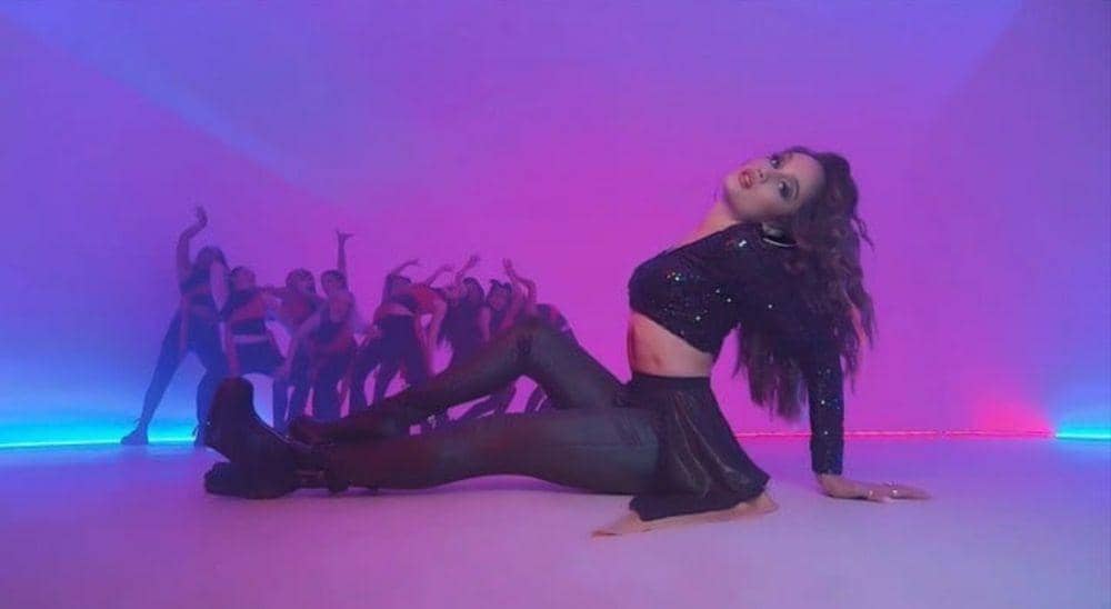 Comeback, 10 Potret Penampilan Terbaru Cinta Laura yang Kece Abis