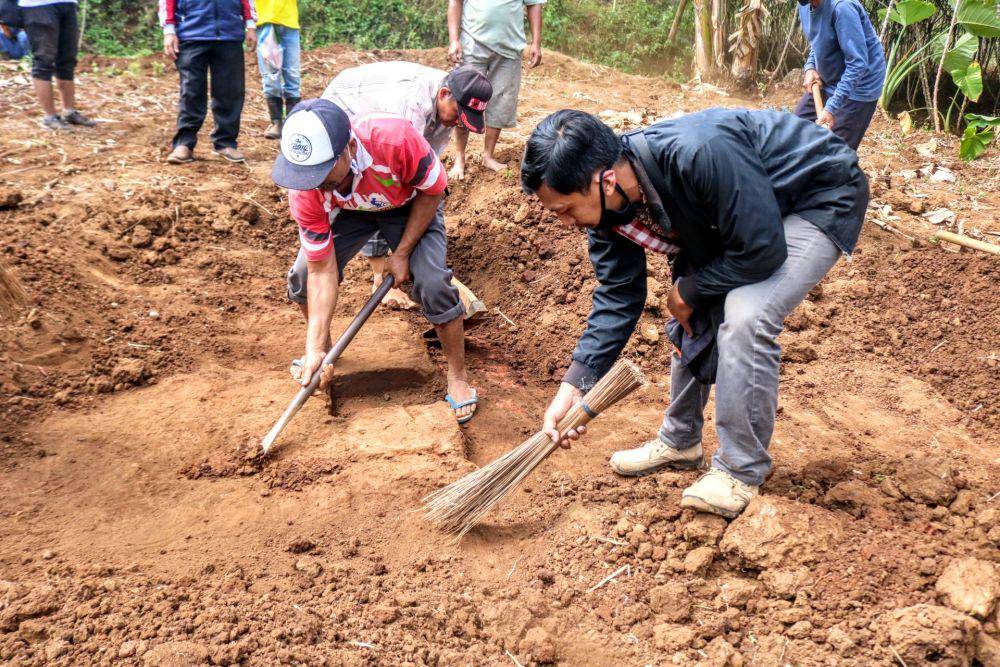 Pengalian dilakukan untuk identifikasi awal struktur bangunan kuno. IDN Times/ Alfi Ramadana