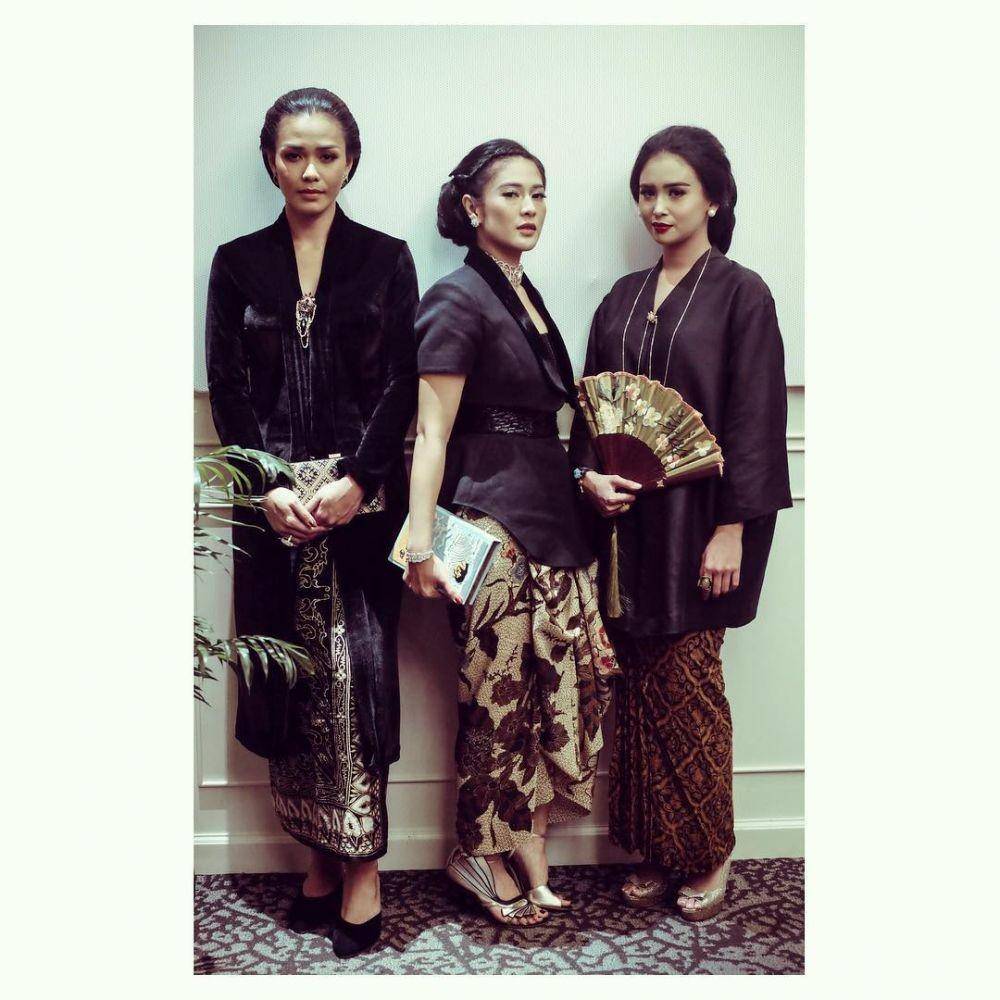 instagram.com/adiniawrst