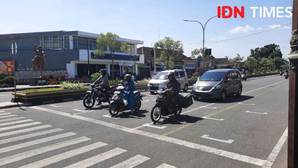 Keren, Marka Jalan di Bantul Dibuat Mirip Garis Start MotoGP!