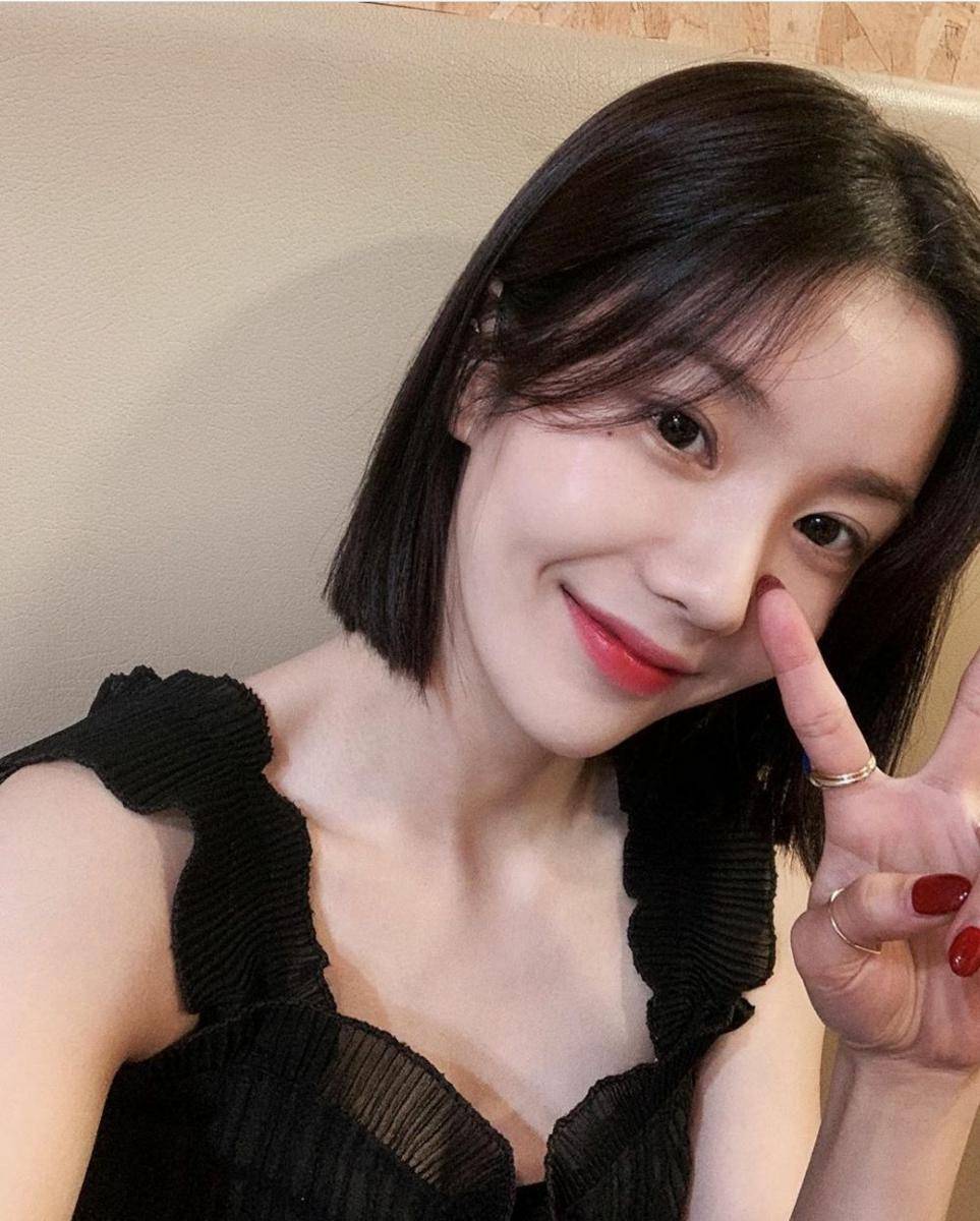 Instagram.com/official_izone