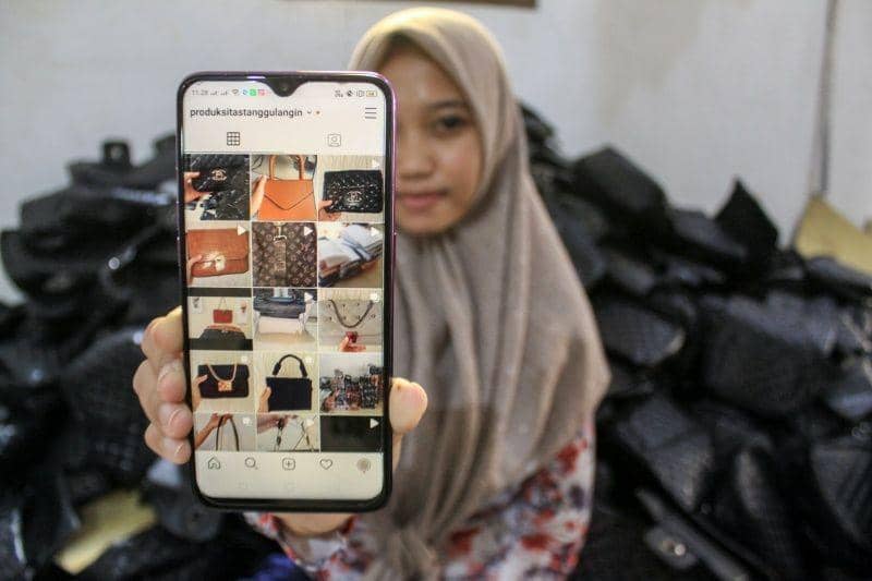 Pengusaha mengandalkan pemasaran digital dan media sosial selama pandemik COVID-19. ANTARA FOTO/Umarul Faruq