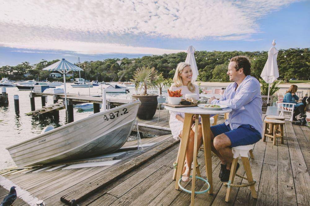 Seaside dining at Balmoral Beach, New South Wales ©️ Tourism Australia