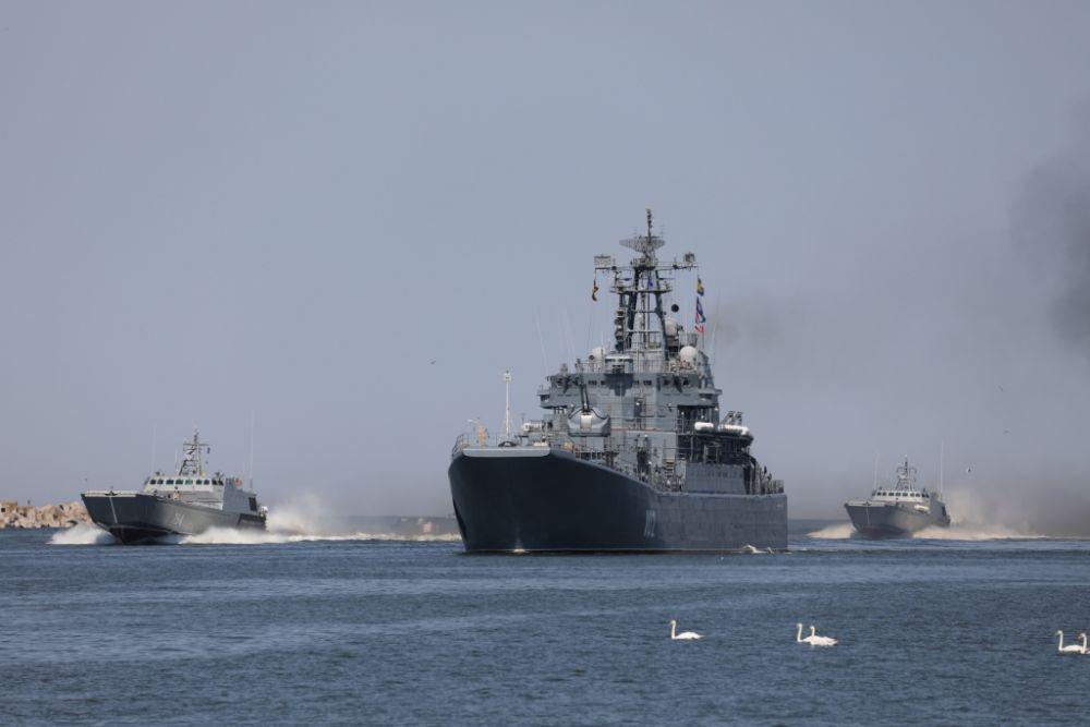 Kapal dari Armada Baltik Rusia sedang melaksanakan latihan di Laut Baltik. twitter.com/RUSexercises