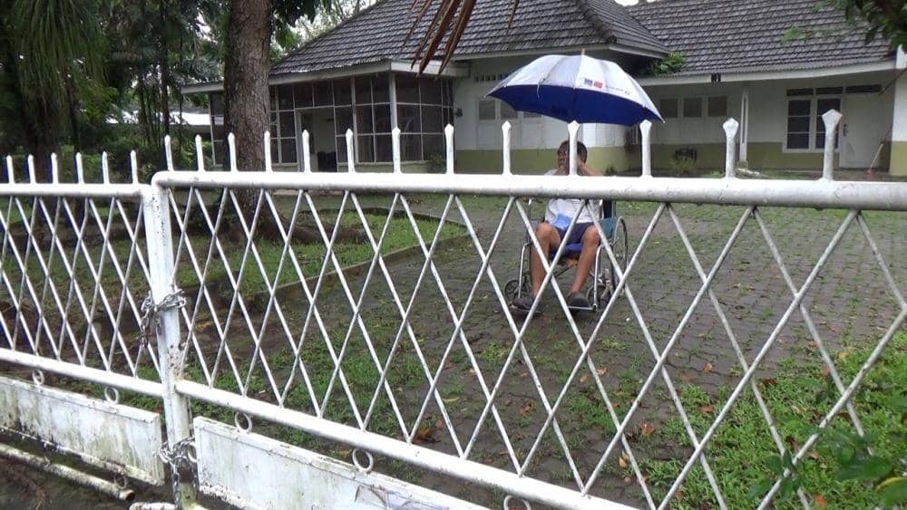 Anak pendiri USU yang tergembok di dalam rumah dinas USU. (Istimewa)