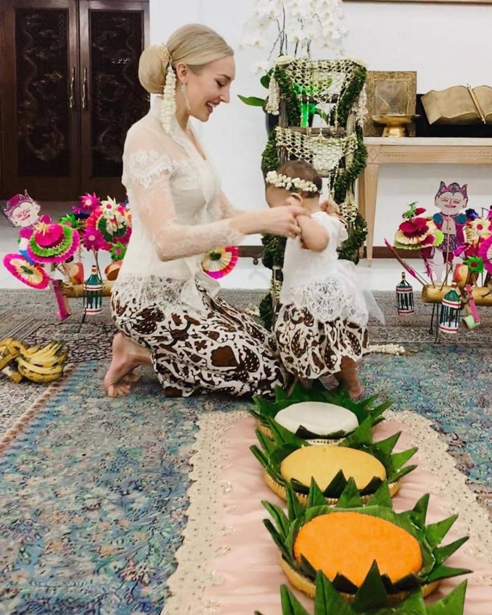 instagram.com/varshaadhikumoro