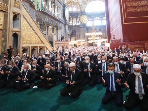 500 Orang di Turki Terinfeksi COVID-19 Usai Salat di Hagia Sophia