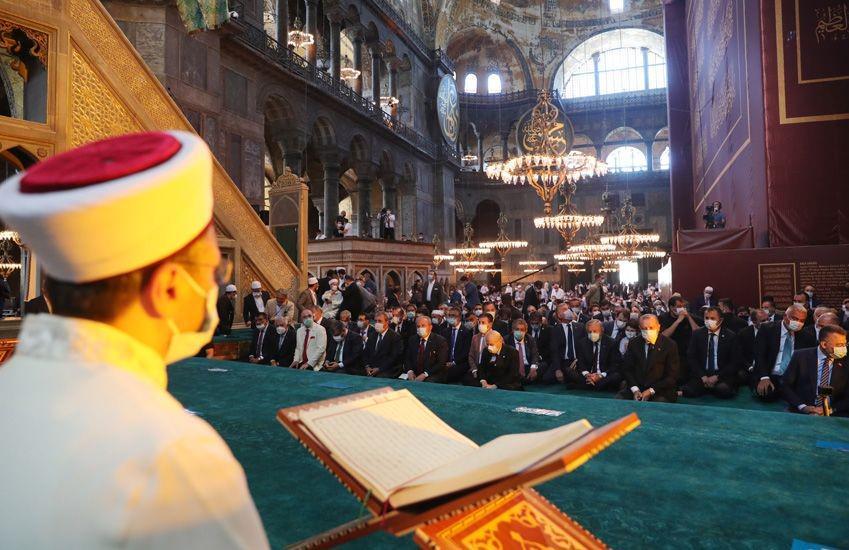 [FOTO] Salat Jumat Perdana di Hagia Sophia Usai Penantian 86 Tahun