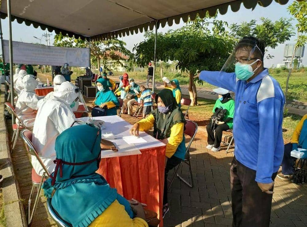 Senam pernapasan massal bagi survivor COVID-19 oleh Pemkot Surabaya, Sabtu (25/7/2020). Dok BPB dan Linmas Surabaya