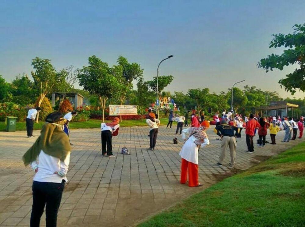 Senam pernapasan massal bagi survivor COVID-19 oleh Pemkot Surabaya, Sabtu (25/7/2020). Dok BPB dan Linmas Surabaya