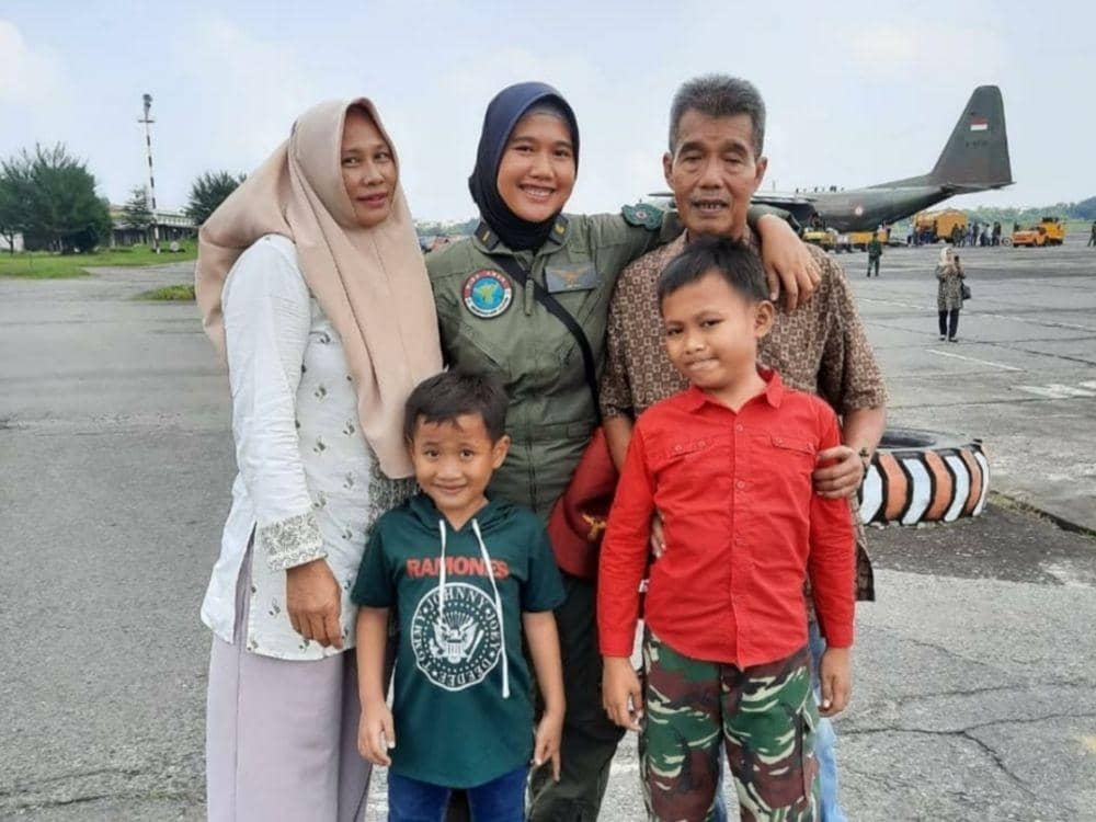 Letda CPN (K) Puspita Ladiba, Pilot Wanita Pertama TNI AD (Instagram.com/puspitaladiba)