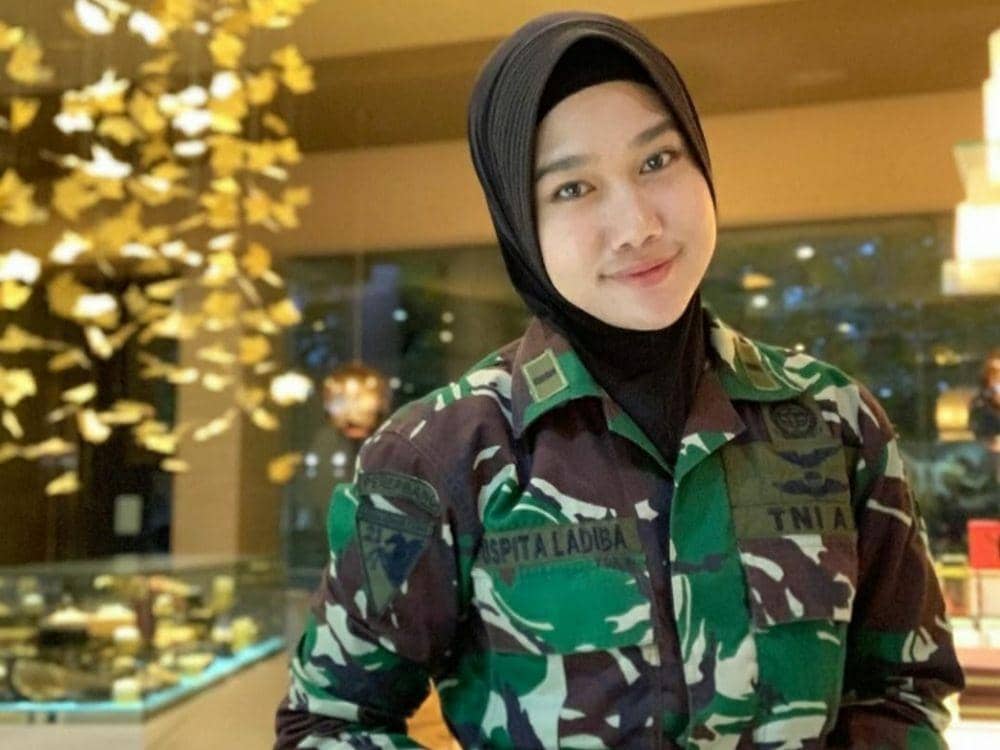 Letda CPN (K) Puspita Ladiba, Pilot Wanita Pertama TNI AD (Instagram.com/puspitaladiba)
