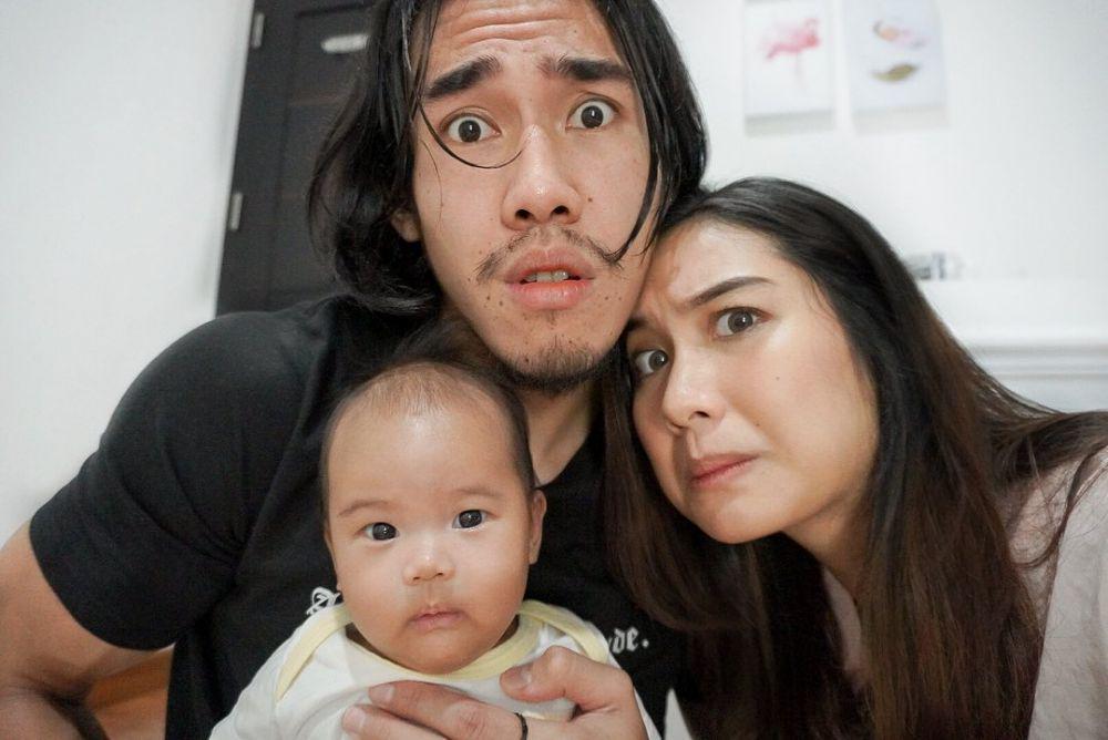 Manis dan Kocak, 9 Potret Keluarga Kecil Ryuji Utomo yang Bebas Gosip