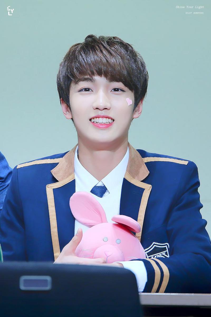 9 Potret Manis Sunyoul, Main Vocal UP10TION yang Bikin Jatuh Hati