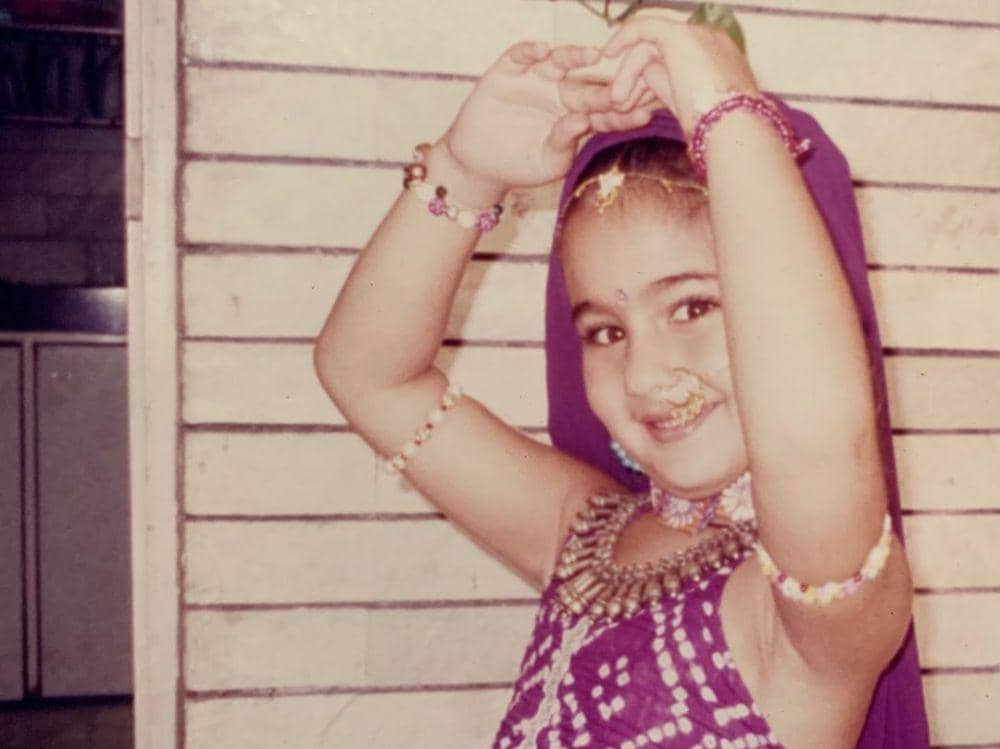Gemas! Ini 9 Potret Masa Kecil Sara Ali Khan Anak Tiri Kareena Kapoor