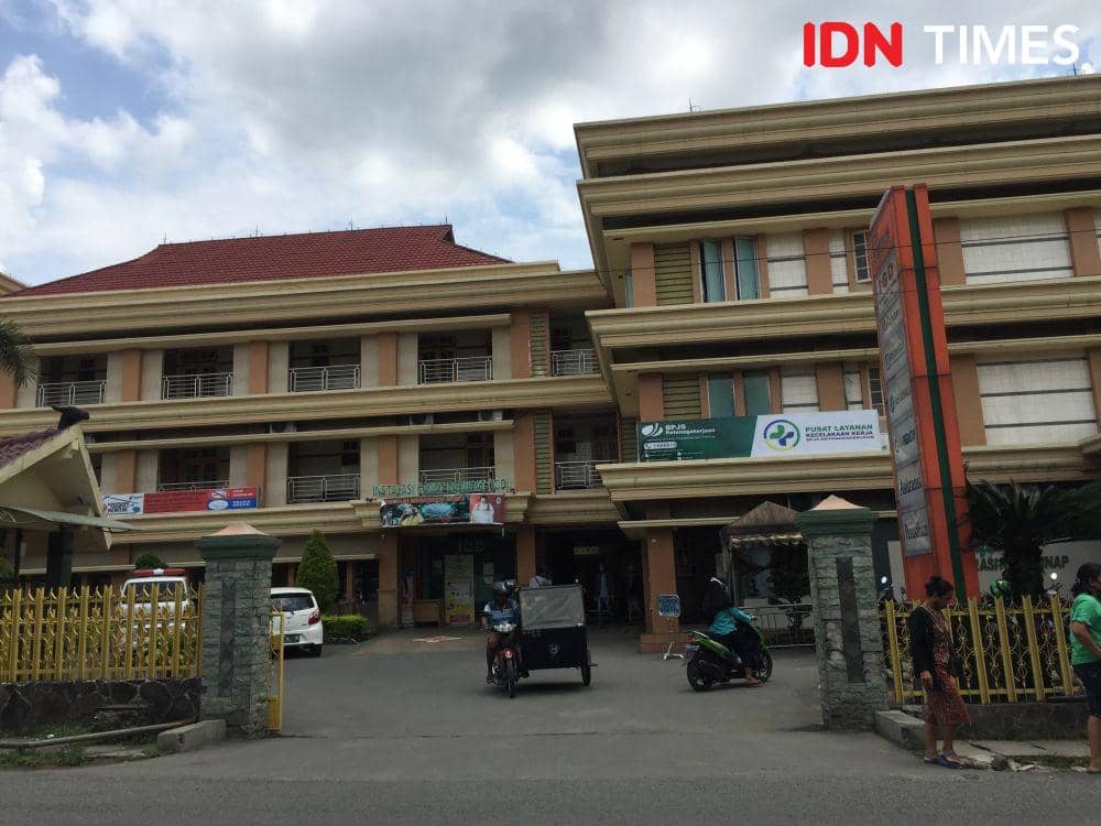 Gedung RS Sembiring Kec. Delitua Kab. Deli Serdang (IDN Times/ Indah Permata Sari)