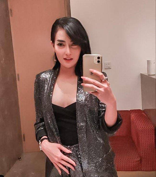 instagram.com/faradinatk