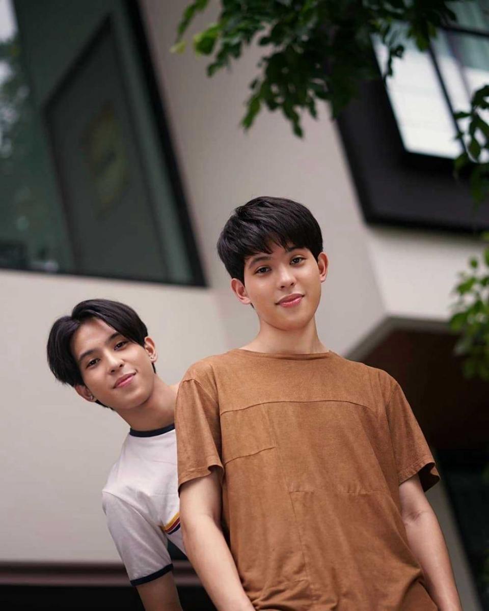 10 Potret AJ dan JJ Aktor Kembar GMMTV Bak Upin Ipin, Bikin Gemas!