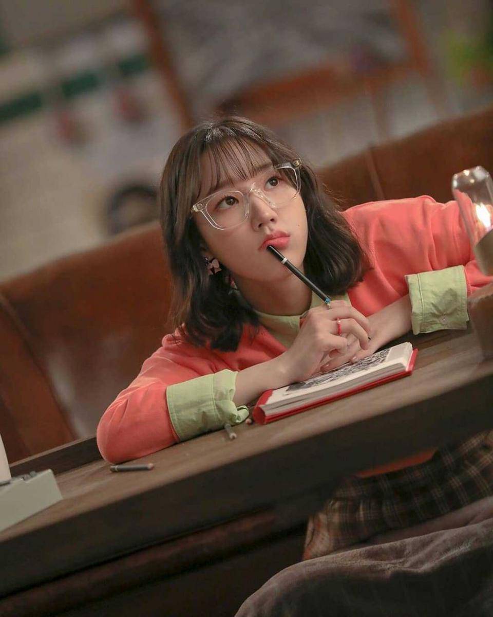 instagram.com/shinjiyoon.weeekly