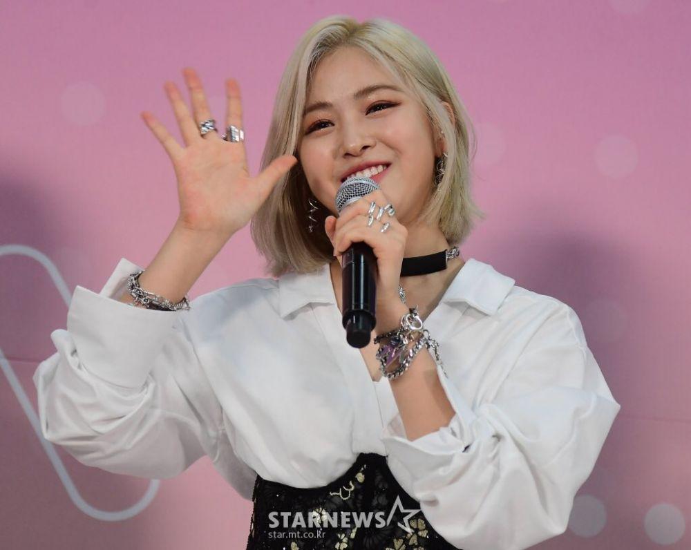 10 Potret Ryujin ITZY dengan Rambut Platinum Blonde, Siap Comeback!