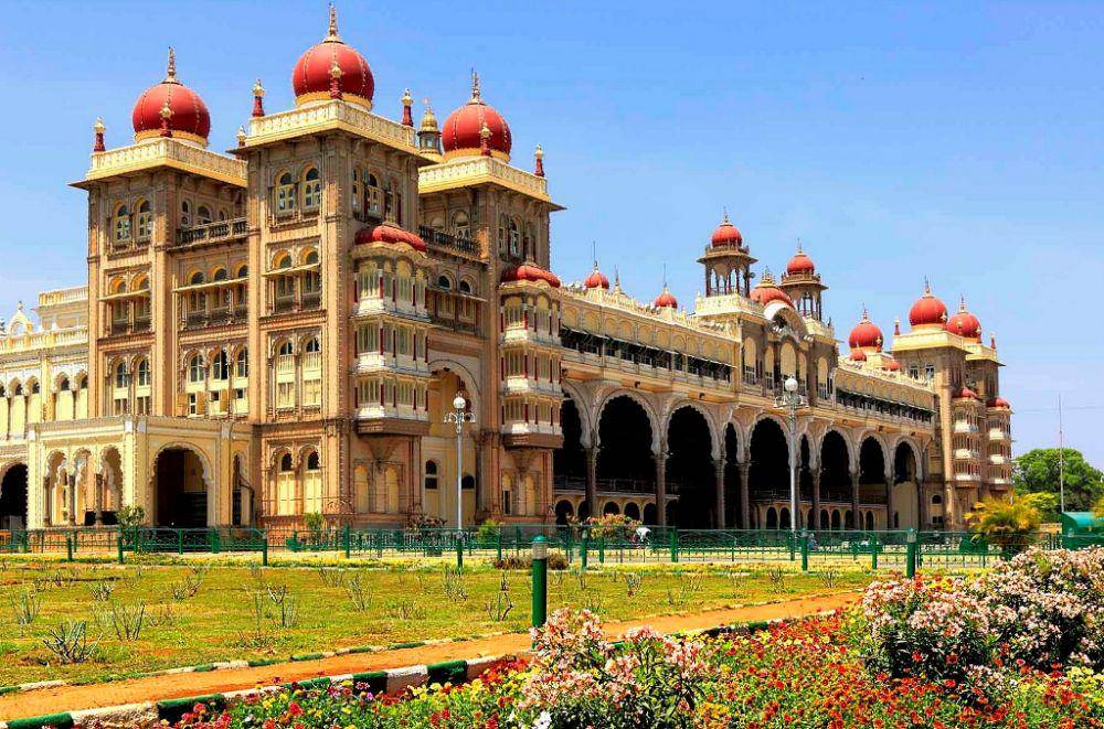 travelogyindia.com