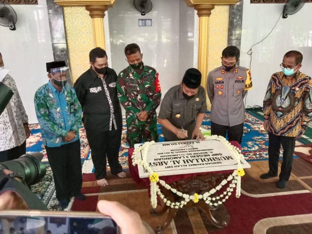Bupati Lamongan Fadeli saat meresmikan masjid SMP Negeri 3 Lamongan. IDN Times/Imron