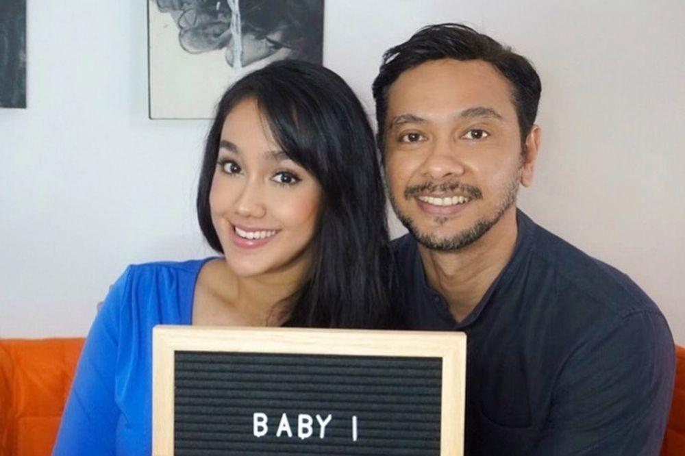 Umumkan Kehamilan, 9 Potret Memesona Presenter Intan Aletrino