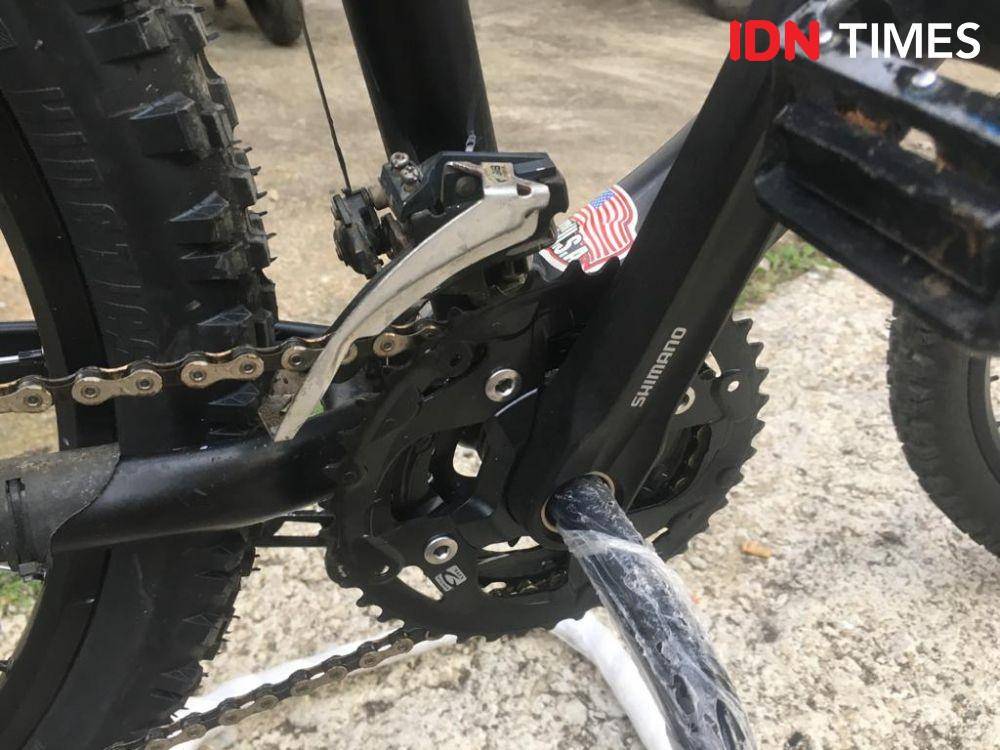 Ilustrasi crank, pedal (IDN Times/Irfan Fathurohman)