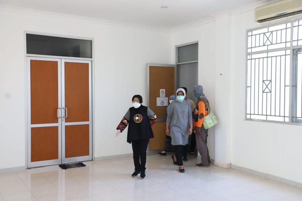 Wali Kota Surabaya Tri Rismaharini saat meninjau pembangunan RS BDH, Selasa (28/7/2020). Dok Humas Pemkot Surabaya
