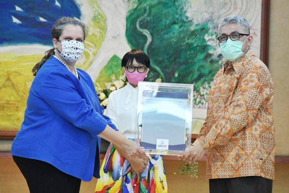 Penyerahan bantuan ventilator dari AS ke Indonesia (Dok. Kemenlu)