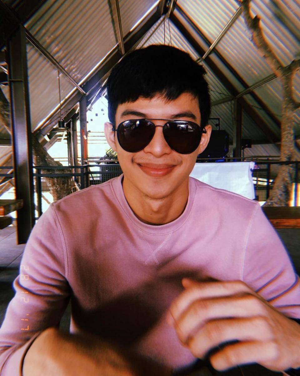 instagram.com/rey_mbayang
