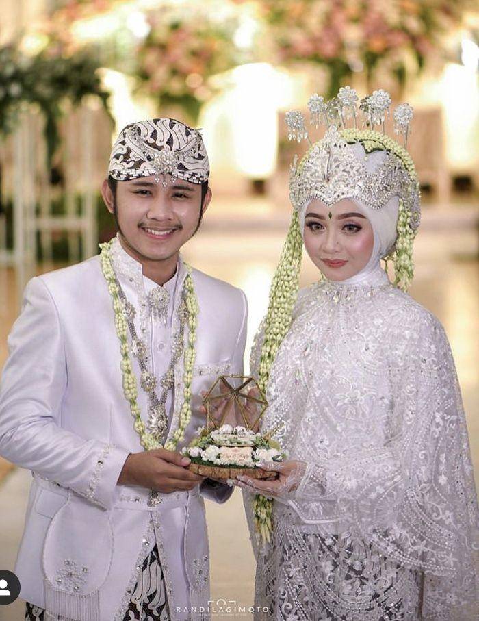 Instagram.com/eganoviantika_98/