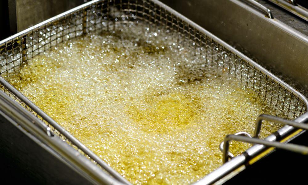 ilustrasi deep frying (thecookingexpert.com)