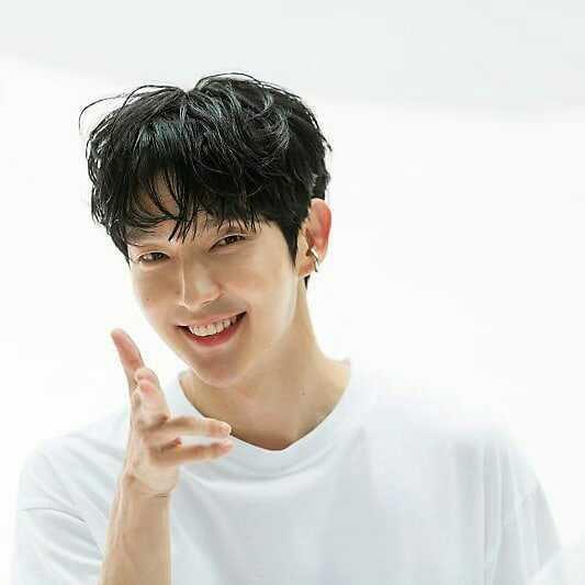 Ahjussi Rasa Oppa, 10 Potret Lee Joon Gi yang Kian Glowing di Usia 38