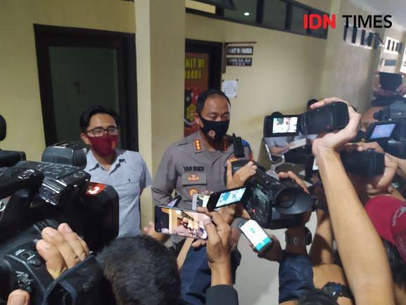 [BREAKING] Polisi Sita 1 Kotak Alat Kontrasepsi di Kamar Hotel Artis VS