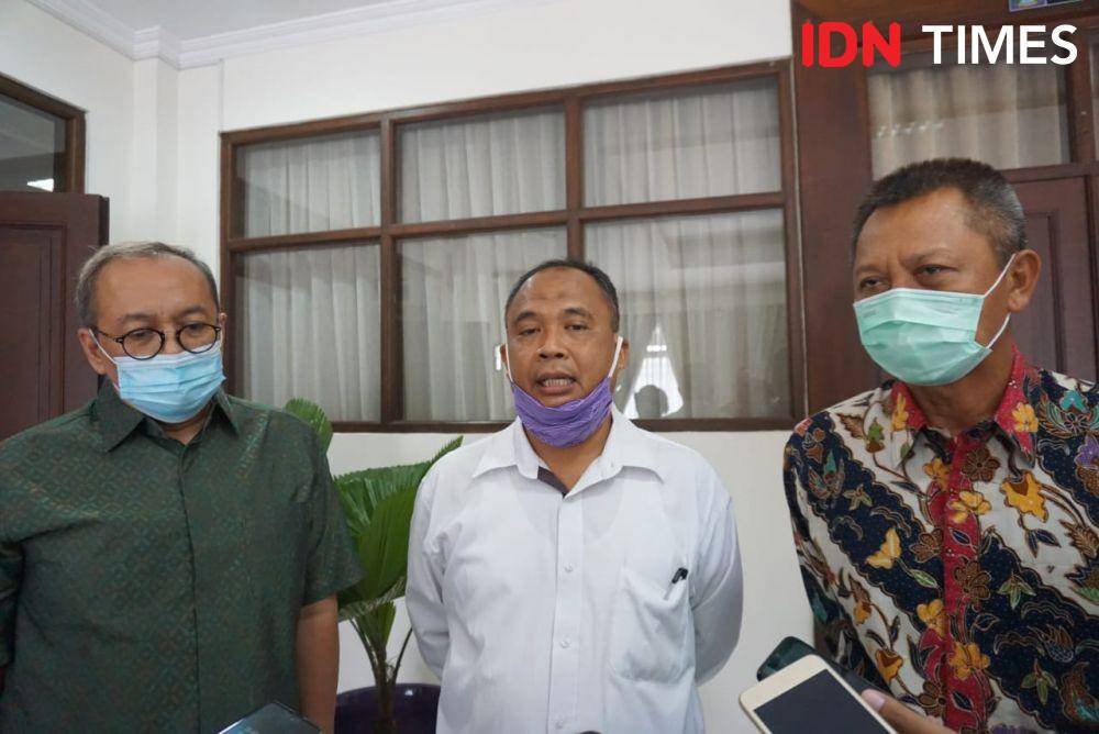 (Ki-ka) Dirut PT LIB Akhmad Hadian, Sekda Sleman Hardo Kiswoyo, dan Direktur Operasional PT LIB Sudjarno. IDN Times/Tunggul Damarjati