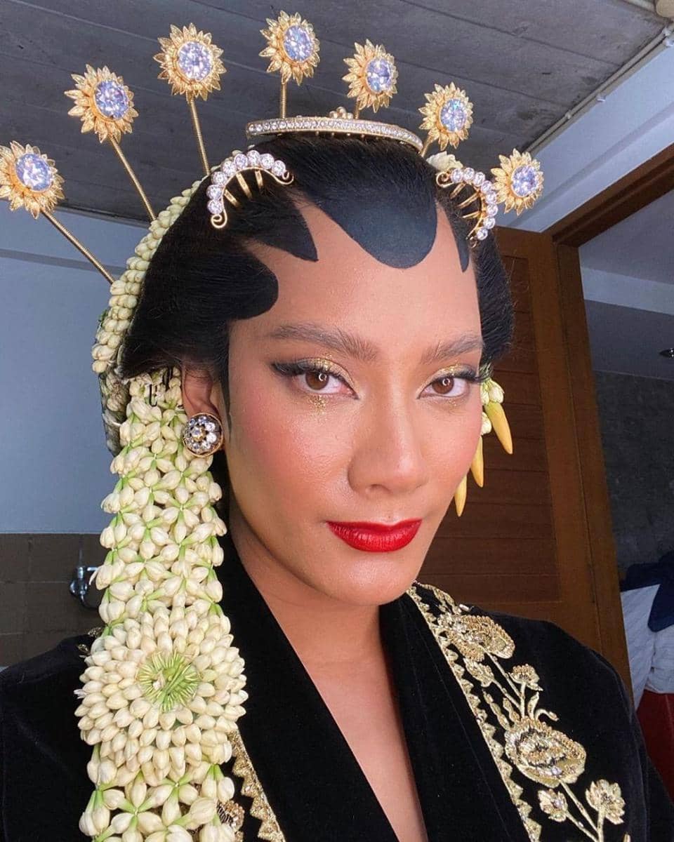 instagram.com/tarabasro