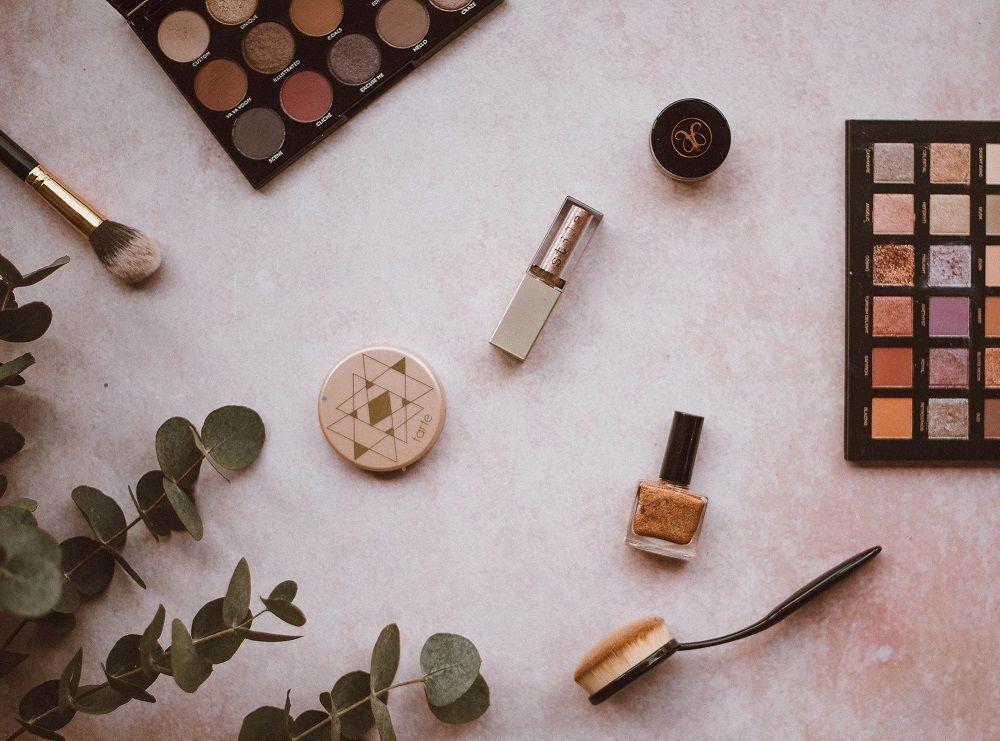 Apa Sih Keunggulan BB Cushion? Yuk, Kenali Lebih Jauh!