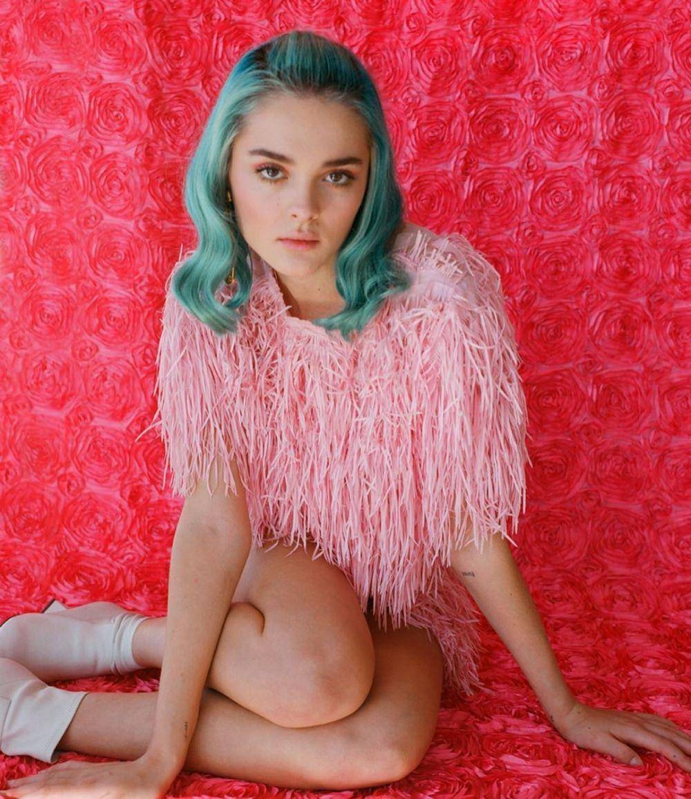 instagram com/charlotteslawrence/